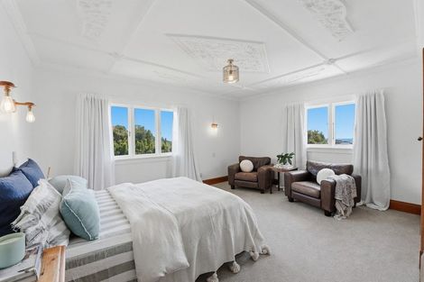 Photo of property in 6 Ridge Lane, New Plymouth, 4310