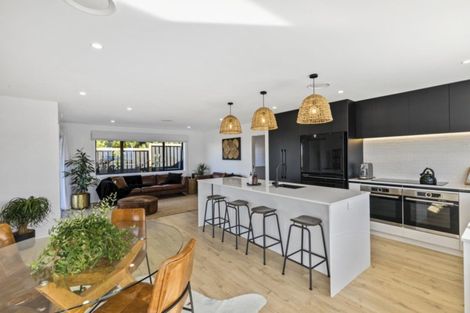 Photo of property in 39 Meadowbank Drive, Belmont, Lower Hutt, 5010