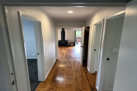 Photo of property in 1 Piha Road, Piha, New Lynn, 0772