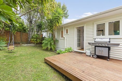 Photo of property in 1/3 Ellice Road, Totara Vale, Auckland, 0629