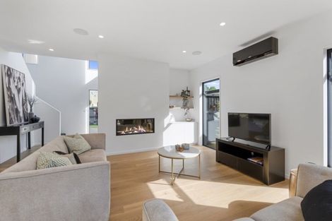 Photo of property in 21 Aikmans Road, Merivale, Christchurch, 8014