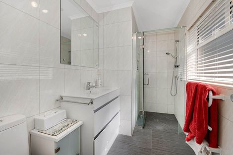 Photo of property in 18 Chesterfield Way, Orewa, 0931