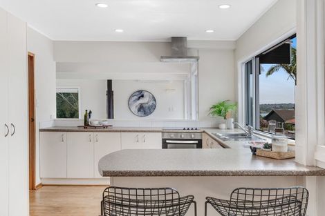 Photo of property in 22 Andrea Place, Sunnyhills, Auckland, 2010