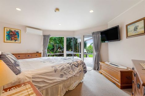 Photo of property in 252 Boord Crescent, Kumeu, 0891