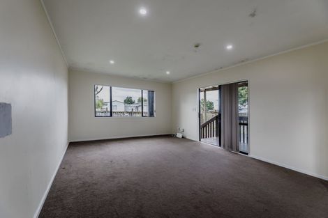 Photo of property in 17 Dungarvon Place, Clendon Park, Auckland, 2103