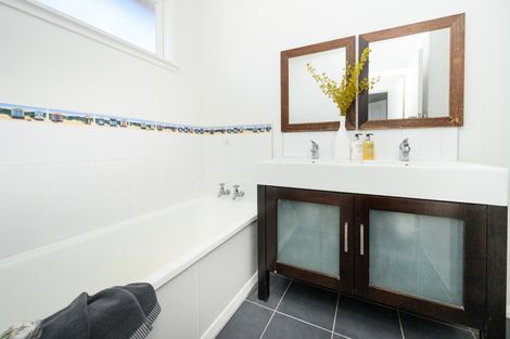 Photo of property in 12 Conway Place, Terrace End, Palmerston North, 4410