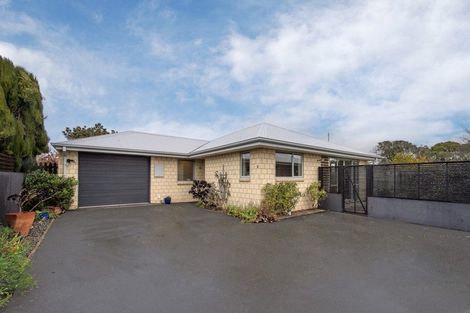 Photo of property in 2/417a Bower Avenue, Parklands, Christchurch, 8083