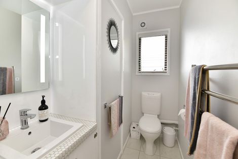 Photo of property in 73b Vipond Road, Stanmore Bay, Whangaparaoa, 0932