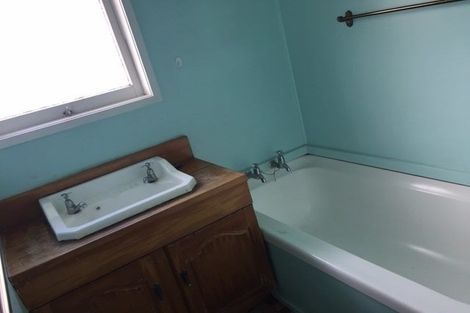 Photo of property in 4 Longbill Place, Glendene, Auckland, 0602