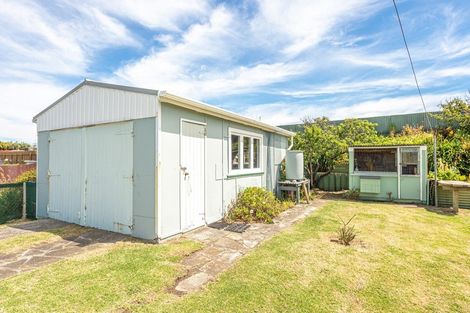 Photo of property in 15 Karaka Street, Castlecliff, Whanganui, 4501