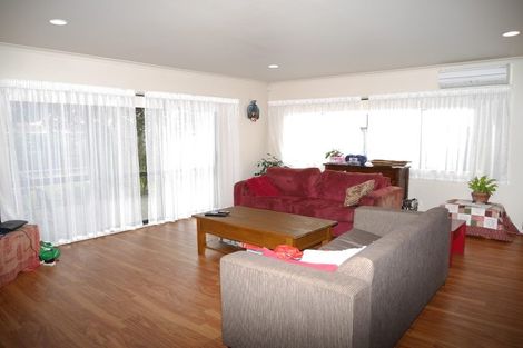 Photo of property in 71 Guildford Drive, Paraparaumu, 5032