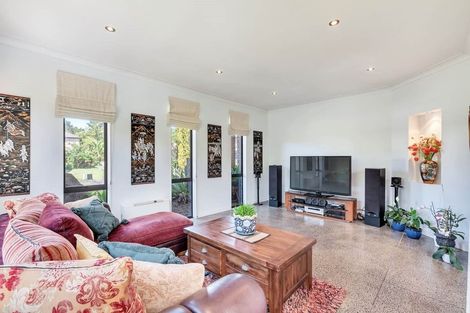 Photo of property in 21 South Kensington Way, Henderson, Auckland, 0612