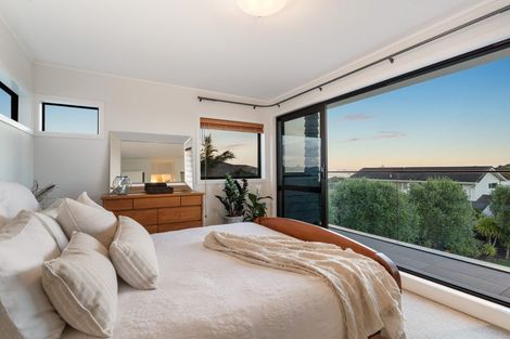 Photo of property in 2/9 Folkestone Street, Murrays Bay, Auckland, 0630