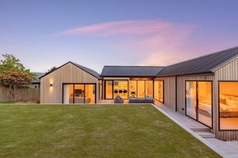 Photo of property in 60 Major Hornbrook Road, Mount Pleasant, Christchurch, 8081