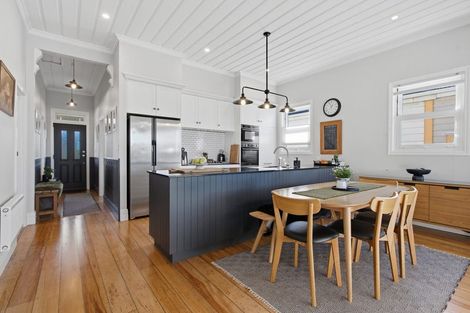 Photo of property in 25 Standish Street, Westown, New Plymouth, 4310