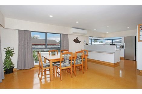 Photo of property in 48 Edgewater Parade, Waiuku, 2123