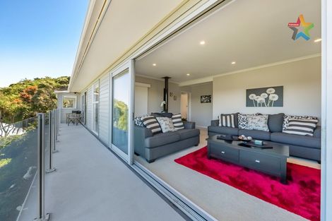 Photo of property in 121 Tirohanga Road, Tirohanga, Lower Hutt, 5010