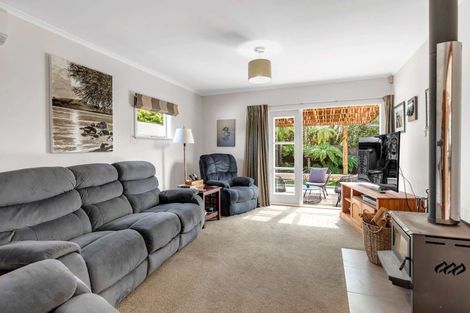 Photo of property in 33 Winston Avenue, Hokowhitu, Palmerston North, 4410