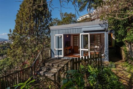 Photo of property in 33 Harbour View Road, Northland, Wellington, 6012