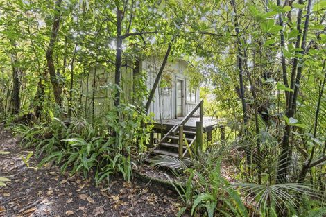 Photo of property in 170 Laingholm Drive, Laingholm, Auckland, 0604