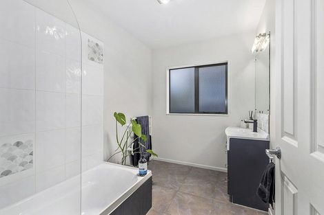 Photo of property in 2 Endeavour Drive, Whitby, Porirua, 5024