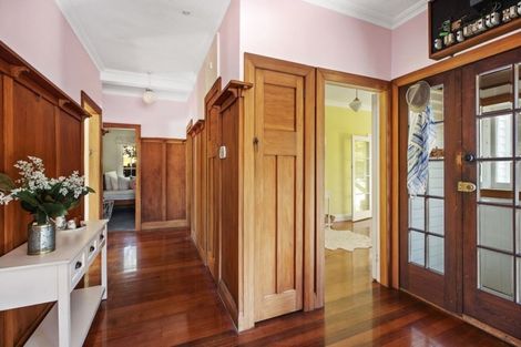 Photo of property in 1d Kereru Bend, Tawa, Wellington, 5028