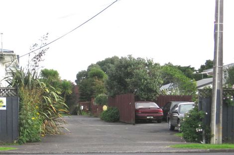 Photo of property in 4/121 Bruce Mclaren Road, Henderson, Auckland, 0612