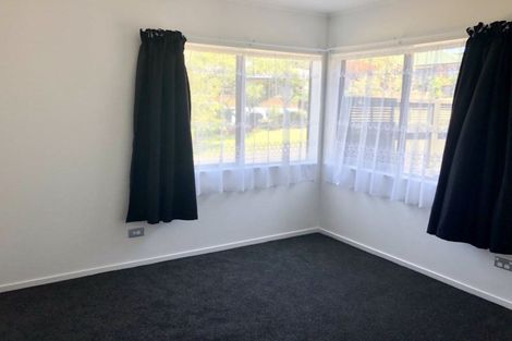 Photo of property in 1 Ryden Place, Glen Eden, Auckland, 0602