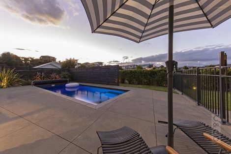 Photo of property in 1 Nikau Way, Riverhead, 0820