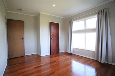 Photo of property in 988 East Coast Road, Northcross, Auckland, 0632