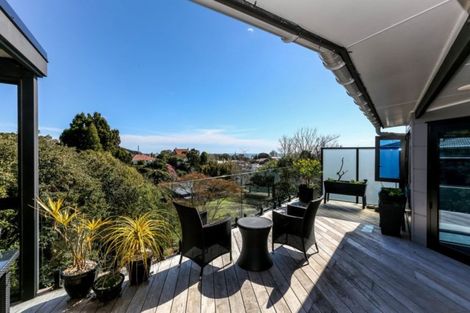 Photo of property in 16 Ridge Lane, New Plymouth, 4310