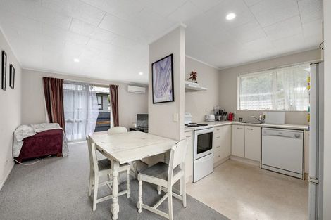 Photo of property in 16 Oaklands Grove, Clouston Park, Upper Hutt, 5018