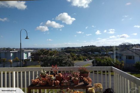 Photo of property in 16 Mackwell Road, Fairview Heights, Auckland, 0632
