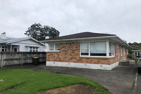Photo of property in 1/3 Ocean View Road, Hillcrest, Auckland, 0627
