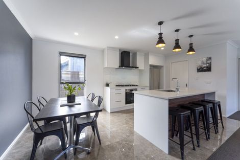 Photo of property in 18 Grey Way, Russley, Christchurch, 8042