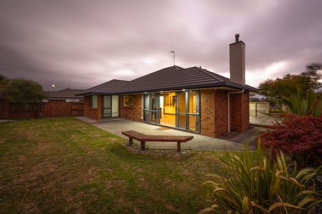 Photo of property in 12 Johnstone Drive, Fitzherbert, Palmerston North, 4410
