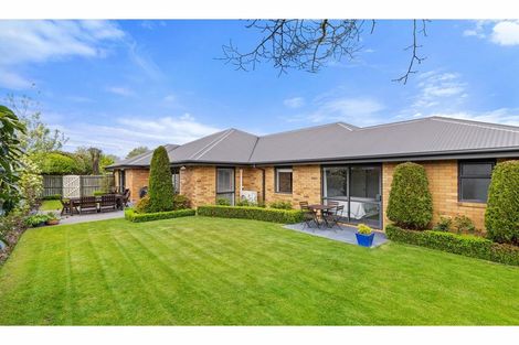 Photo of property in 30 Coolspring Way, Redwood, Christchurch, 8051