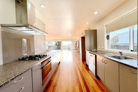 Photo of property in 101 Sunnyside Road, Sunnyvale, Auckland, 0612