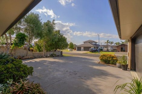 Photo of property in 70 Cholmondeley Crescent, Whitianga, 3510