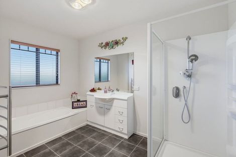 Photo of property in 16 Rifleman Lane, Paraparaumu Beach, Paraparaumu, 5032