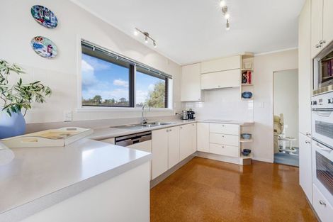 Photo of property in 8 Fielding Crescent, Farm Cove, Auckland, 2012