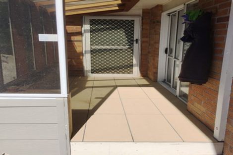 Photo of property in 2/5 Woodall Place, Totara Vale, Auckland, 0627