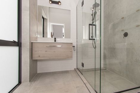 Photo of property in 2 Romeo Place, Whitianga, 3510