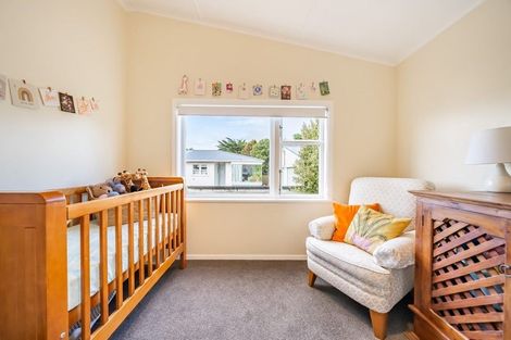 Photo of property in 54 Poto Road, Normandale, Lower Hutt, 5010