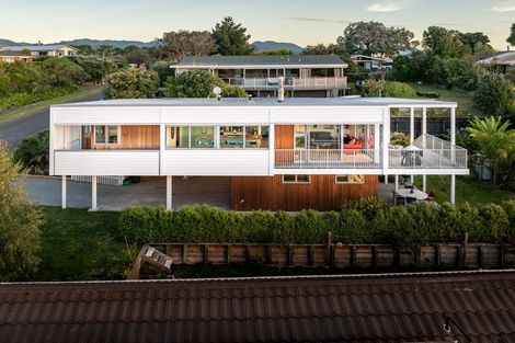 Photo of property in 6 Pine Ridge Terrace, Waikanae Beach, Waikanae, 5036