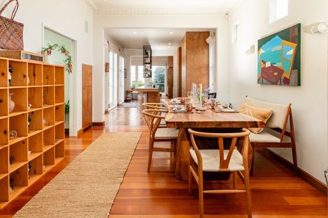 Photo of property in 69 Marine Parade, Seatoun, Wellington, 6022