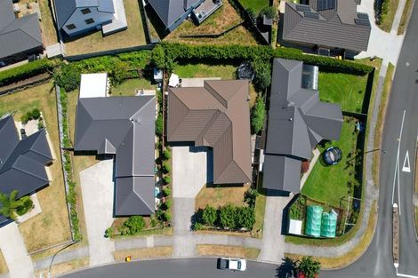 Photo of property in 64 Farnborough Drive, Grandview Heights, Hamilton, 3200