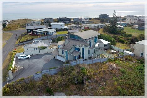 Photo of property in 9 Trafalgar Street, Foxton Beach, Foxton, 4815