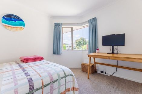 Photo of property in 8 Leanne Way, Waikanae Beach, Waikanae, 5036