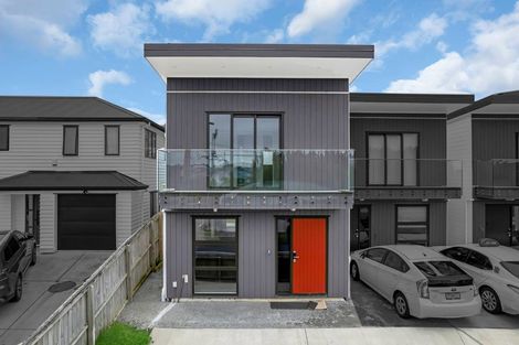 Photo of property in 4/13 Sarona Avenue, Glen Eden, Auckland, 0602